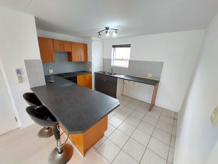 To Let 2 Bedroom Property for Rent in Lansdowne Western Cape